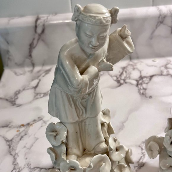 Pair of blanc de Chine porcelain figurines - Picture 7 of 16